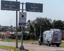Mercedes chez Mercedes 08/09/2018 - Quand le véhicule Mercedes rentre dans sa ville :-) Had to take this - so many connexions to Mercedes in my life.