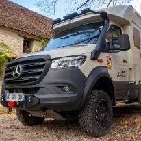 Xtura Gilles Ratia 1 Treuil avant de 5,4 tonnes +crochets de remorquage + snorkel. 5.4-ton front winch + tow hooks + snorkel.