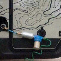 filtrage eau en amont Filtre à sédiments + filtre charbon au moment du remplissage du réservoir. Sediment filter + carbon filter when filling the tank.