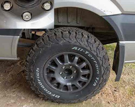 jantes_braid 4 x jantes alu Braid montées pneus Goodrich LT 245/75/R16 (chacune avec un boulon inviolable)...